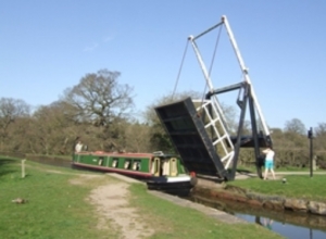 Llangollen Canal - czarter barki w Anglii i Walii (spokojny rejs wśród natury) foto: Swede Charter