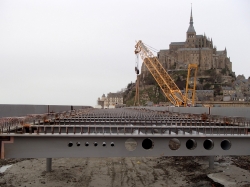 rok 2013 budowa nowego mostu i remont w Mont Saint-Michel