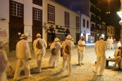 Karnawał na La Palma - spotkanie na szczycie "białych" postaci foto: Piotr Kowalski