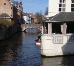  	Z powodu obfitości kanałów w historycznej części miasta nazywane jest flamandzką Wenecją	 foto: Piotr Kowalski