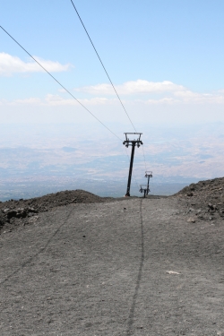 Na wulkan można się dostać kilkoma sposobami: kolejką, samochodem lub na pieszo | Charter.pl foto: Piotr Kowalski