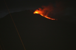 Wybuchająca Etna widziana z pokładu naszego jachtu | Charter.pl foto: Kasia Koj
