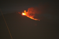 Wybuchająca Etna widziana z pokładu naszego jachtu | Charter.pl foto: Kasia Koj