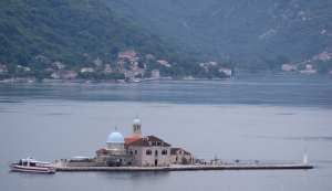 Wyspa Matki Boskiej na Skale, Czarnogóra foto: Benek