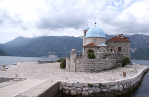 Wyspa Matki Boskiej na Skale, Czarnogóra foto: Benek