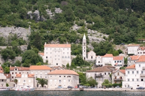 Perast od strony wody wygląda wspaniale | Charter.pl foto: Benek