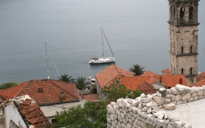 Po wejściu na szczyt rozpościera się wspaniały widok na Zatokę Kotorską | Charter.pl foto: Kasia & Peter