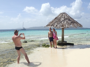 Jak już dopłyniemy to zaczyna się akcja fotografowania najsłynniejszego karaibskiego parasola | Charter.pl foto: Kasia Kowalska