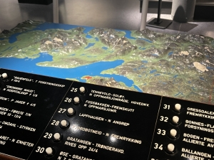Trójwymiarowa mapa pozwala zrozumieć przebieg walk w górach i fiordach wokół Narwiku oraz trudne warunki, w jakich walczyli polscy podhalańczycy i pozostali alianci | Charter.pl foto: Katarzyna Kowalska