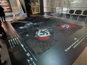 Nowoczesne stanowiska multimedialne pozwalają śledzić dzień po dniu przebieg kampanii norweskiej oraz ruchy wojsk alianckich i niemieckich | Charter.pl foto: Katarzyna Kowalska