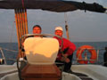 Kapitan i pierwszy o wschodzie słońca  foto:   
