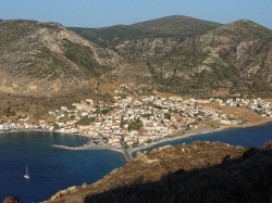 Monemvasia widok z góry zamkowej na  miasteczko