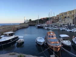 Port w Ischia, przepiękne miejsce, ale wejście nie jest łatwe | Charter.pl foto: Piotr Kowalski