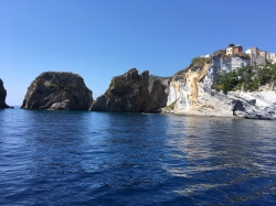 Ponza, ukochana wyspa Rzymian. Już wiemy dlaczego :) | Charter.pl foto: Piotr Kowalski