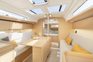 Wnętrze jachtu Dufour 360 GL | Charter.pl foto: www.dufour-yachts.com