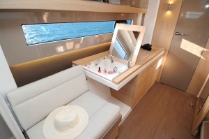 Wnętrze katamaranu Bali 4.1 | Charter.pl foto: www.bali-catamarans.com