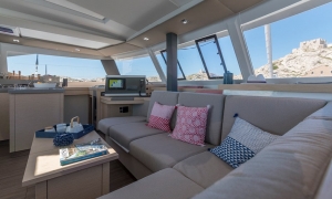 Wnętrze katamaranu Astréa 42 | Charter.pl foto: www.fountaine-pajot.com