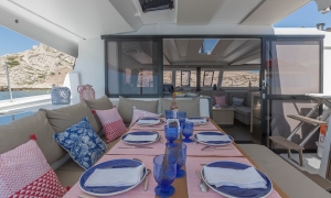 Wnętrze katamaranu Astréa 42 | Charter.pl foto: www.fountaine-pajot.com