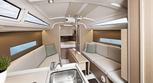 Wnętrze jachtu Oceanis 30.1 | Charter.pl foto: www.beneteau.com