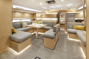 Wnętrze jachtu Dufour 530 | Charter.pl foto: www.dufour-yachts.com