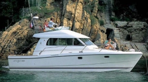 Beneteau Antares 10,80 | Charter.pl foto: www.beneteau.com