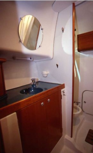 Beneteau Antares 10,80 | Charter.pl foto: www.beneteau.com