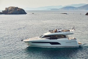 Prestige 520 | Charter.pl foto: www.prestige-yachts.com