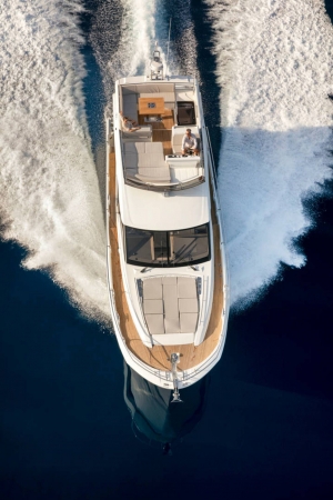 Prestige 520 | Charter.pl foto: www.prestige-yachts.com