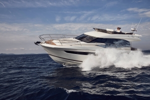 Prestige 520 | Charter.pl foto: www.prestige-yachts.com