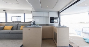 Wnętrze jachtu Fountaine Pajot m/y 44 | Charter.pl foto: www.fountaine-pajot.com