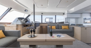 Wnętrze jachtu Fountaine Pajot m/y 44 | Charter.pl foto: www.fountaine-pajot.com