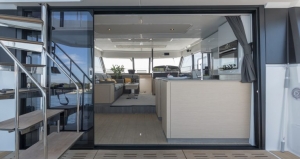 Wnętrze jachtu Fountaine Pajot m/y 44 | Charter.pl foto: www.fountaine-pajot.com