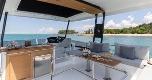 Wnętrze katamaranu Fountaine Pajot m/y 40 | Charter.pl foto: www.fountaine-pajot.com