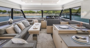 Wnętrze katamaranu Fountaine Pajot m/y 40 | Charter.pl foto: www.fountaine-pajot.com