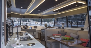 Wnętrze katamaranu Fountaine Pajot m/y 37 | Charter.pl foto: www.fountaine-pajot.com