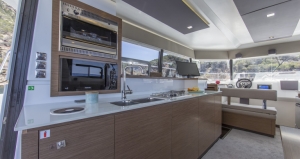 Wnętrze katamaranu Fountaine Pajot m/y 37 | Charter.pl foto: www.fountaine-pajot.com