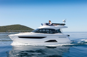 Jacht motorowy Bavaria R40 FLY | Charter.pl foto: www.bavariayachts.com