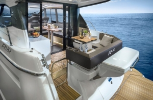 Jacht motorowy Bavaria R40 FLY | Charter.pl foto: www.bavariayachts.com