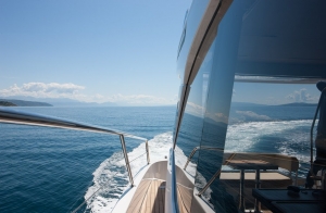 Jacht motorowy Bavaria R40 FLY | Charter.pl foto: www.bavariayachts.com