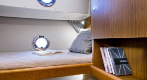 Wnętrze jachtu motorowego Swift Trawler 35 | Charter.pl foto: www.beneteau.com