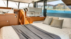 Wnętrze jachtu motorowego Swift Trawler 35 | Charter.pl foto: www.beneteau.com