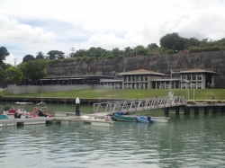 Widok na dolne budynki mariny w Phuket | Charter.pl foto: Kasia Koj