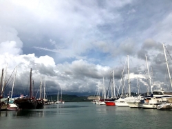 Burzowe chmury nad Phuket Yacht Haven Marina | Charter.pl foto: Basia