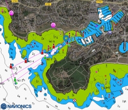 Wejście do mariny Arzon foto: navionics