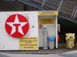 Stacja benzynowa w porcie Nieupoort foto: Kasia Koj
