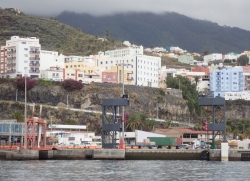 Śluza przed wejściem do mariny Santa Cruz, wyspa La Palma foto: Kasia Koj