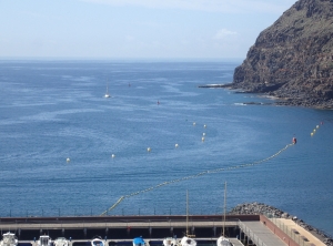 Widok z góry na tor podejściowy do mariny San Sebastian | Charter.pl foto: Kasia Kowalska