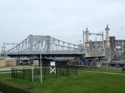 Śluza z mostem obrotowym w Ostendzie - charter.pl foto: Kasia Koj