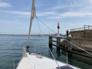 Tor podejściowy do Marina Seaport IJmuiden jest bardzo dobrze oznakowany | Charter.pl foto: Kasia Kowalska