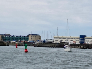 Tor podejściowy do Marina Seaport IJmuiden jest bardzo dobrze oznakowany | Charter.pl foto: Kasia Kowalska